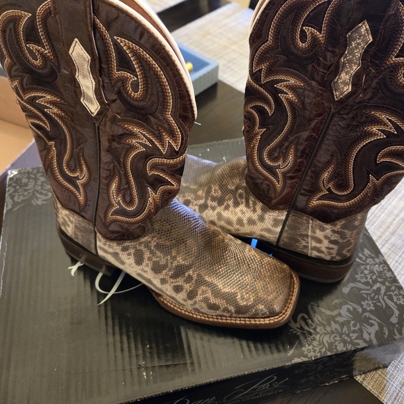 Dan Post - Picture 1 of 5